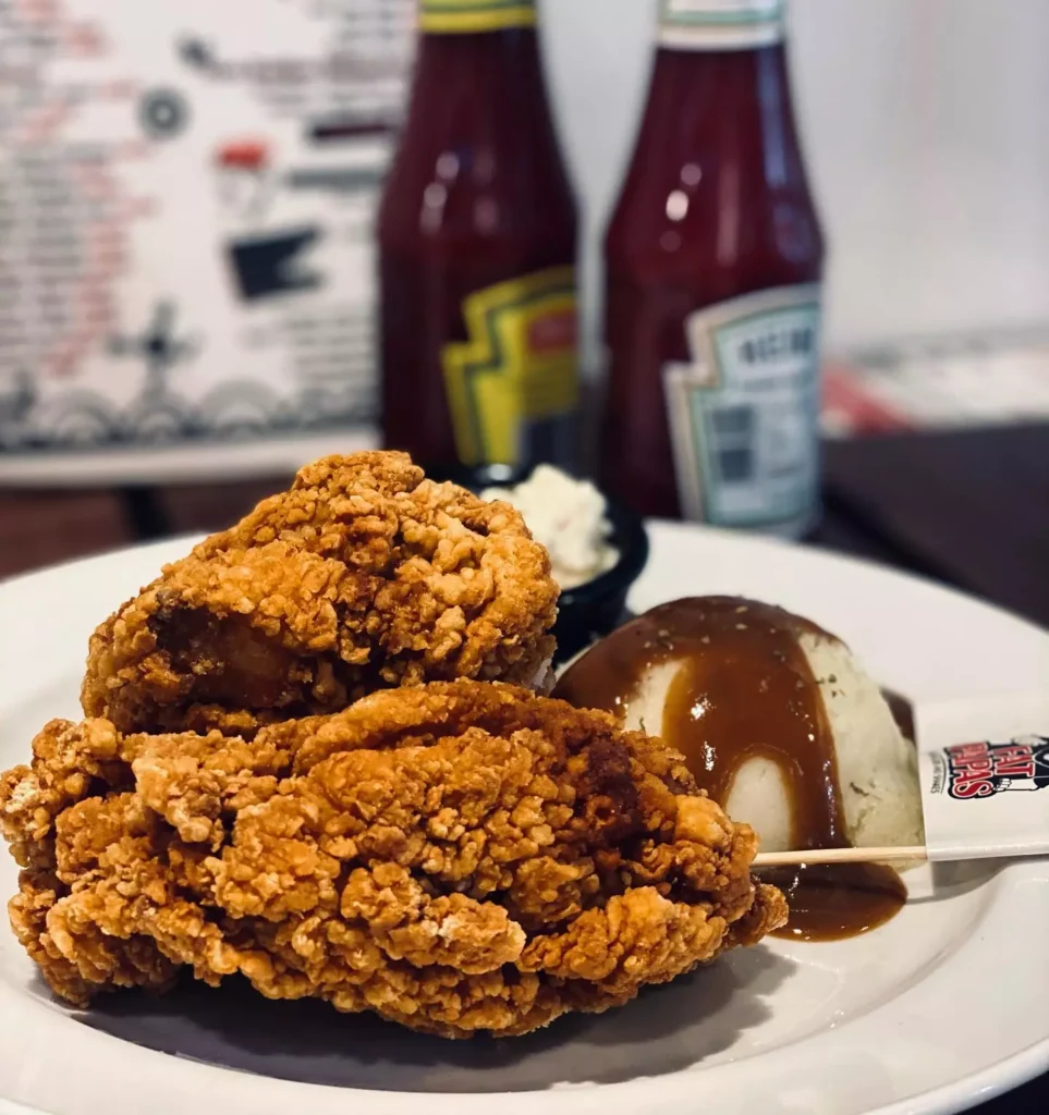  Fatpapes Singapore Wings 
